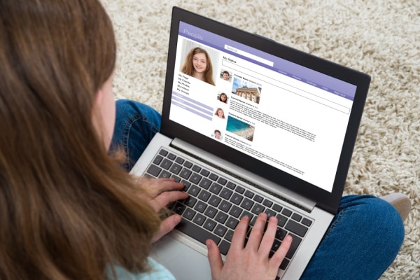 Lire la suite à propos de l’article Réseaux sociaux : améliorer la protection des jeunes utilisateurs