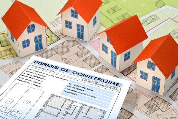 Lire la suite à propos de l’article C’est l’histoire d’un propriétaire, d’un permis de construire et d’une mairie lente à réagir…