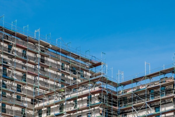 Lire la suite à propos de l’article Rénovation immobilière lourde : taux réduit de TVA et exonération de taxe foncière ?