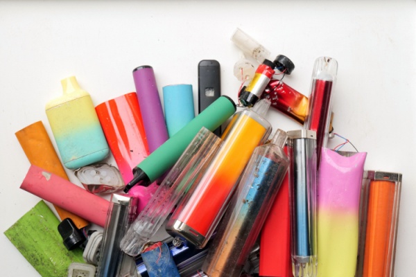 Lire la suite à propos de l’article Vapotage : interdiction des appareils à usage unique