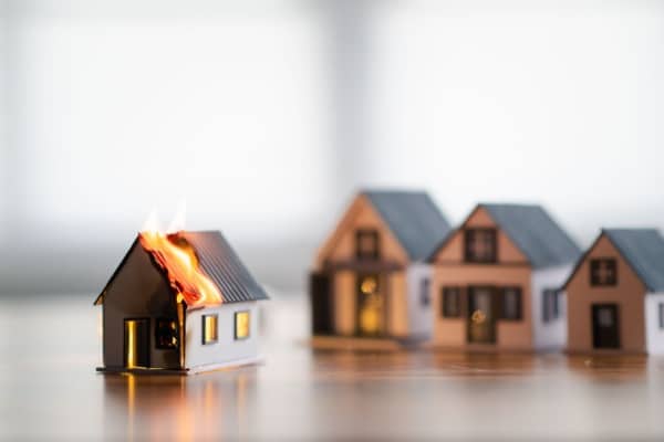 Lire la suite à propos de l’article Intempéries et incendie : l’Urssaf active des mesures d’urgence !
